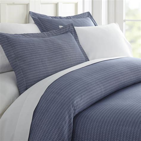 Jan 7, 2024 · For die-hard cotton fans, Riley's percale duvet cover is a good option for your shortlist. Made of 100% cotton, this duvet cover is buttery-soft and cozy yet breathable. Out of the package, we found some loose looped threads on the back side of six out of the 10 buttons. 